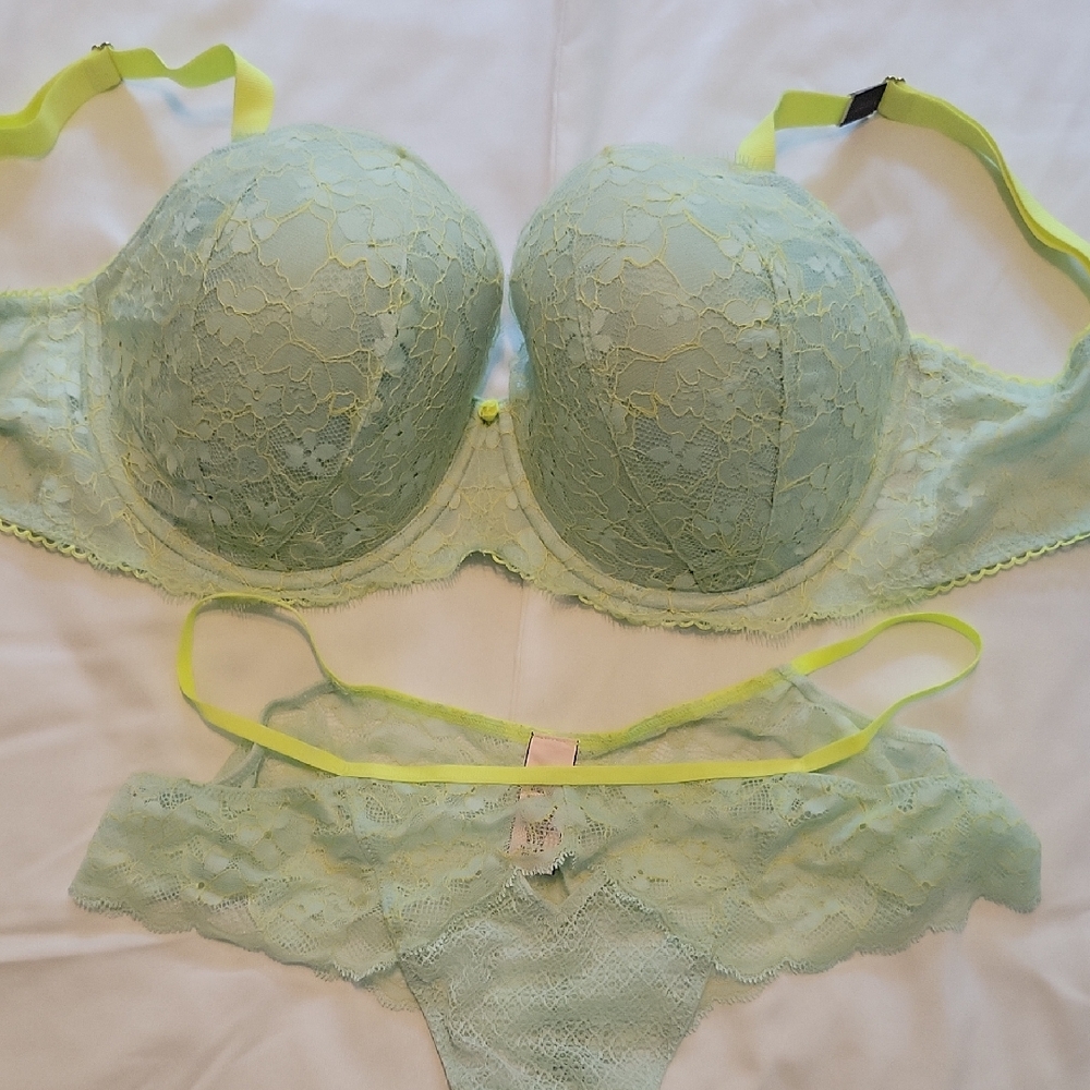 Victoria's Secret Light Green Underwire Lace Bra Set
